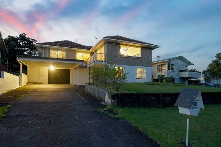 Photo of property in 14 Jonathan Place, Sunnynook, Auckland, 0620