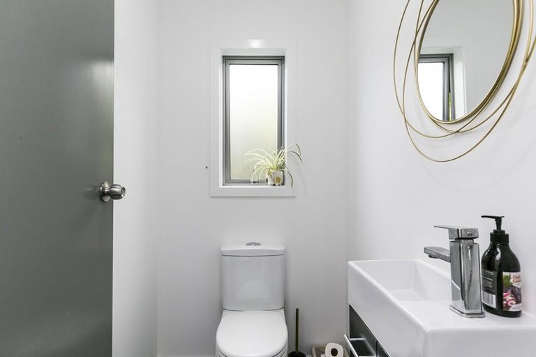 Photo of property in 3b Chester Road, Tawa, Wellington, 5028