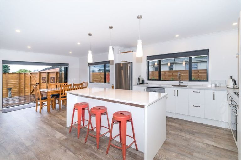 Photo of property in 16 Douglas Street, West End, Palmerston North, 4412