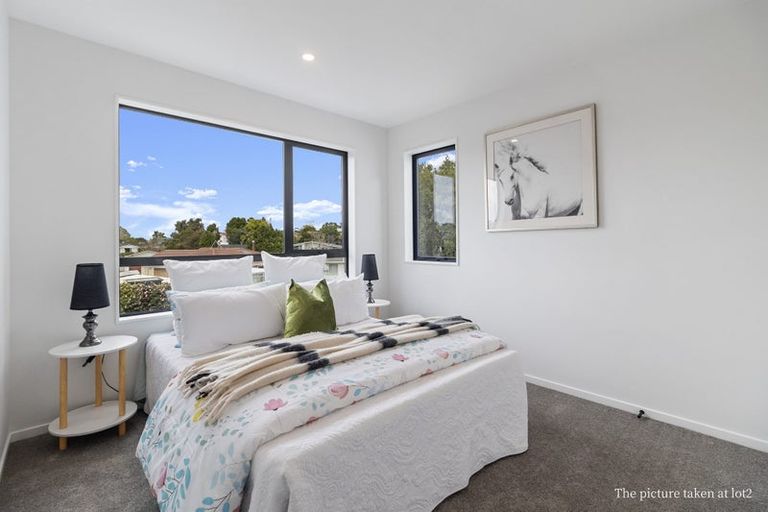 Photo of property in 105a Sycamore Drive, Sunnynook, Auckland, 0620