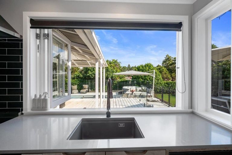 Photo of property in 47 Koraha Road, Kumeu, 0892