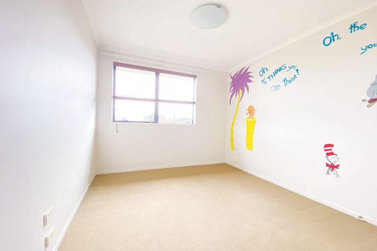 Photo of property in 21 Greenbough Lane, Greenhithe, Auckland, 0632