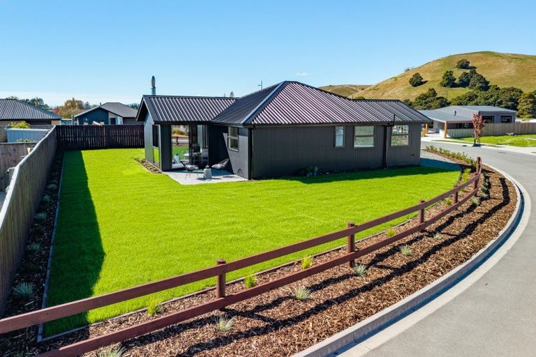 Photo of property in 4 Louden Place, Wakefield, 7025