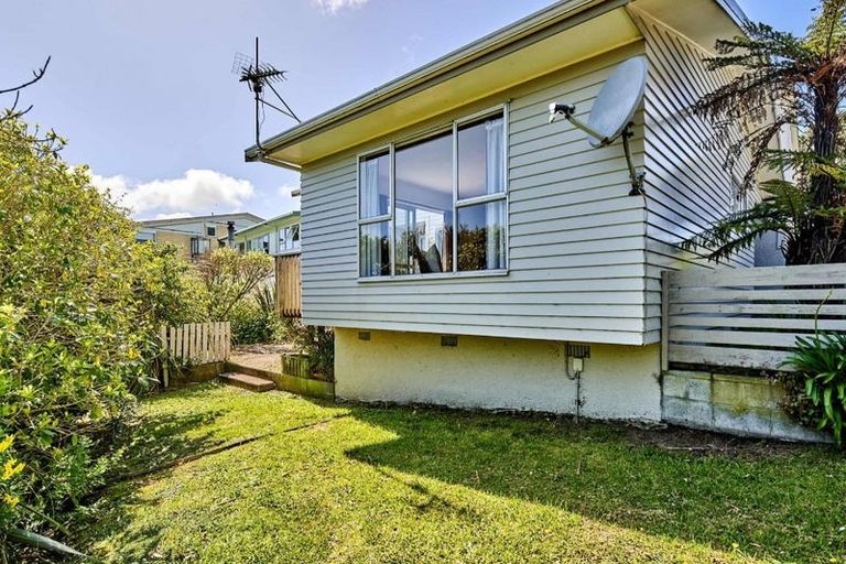 Photo of property in 51 Sea Vista Drive, Pukerua Bay, 5026