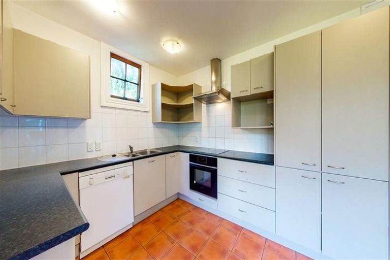 Photo of property in 56 Kelburn Parade, Kelburn, Wellington, 6012