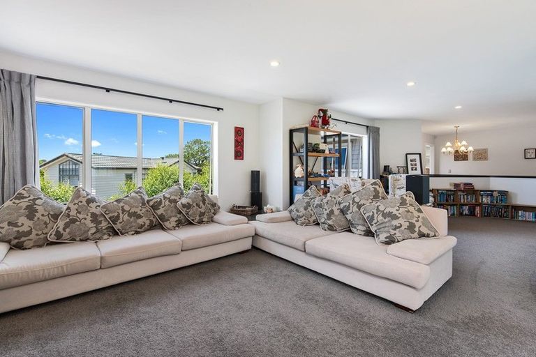 Photo of property in 20 Bluebird Crescent, Unsworth Heights, Auckland, 0632