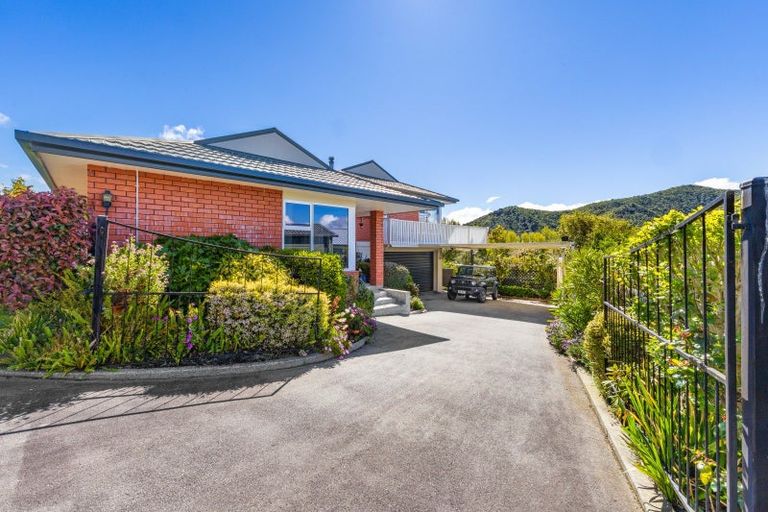 Photo of property in 5 Moana View Road, Waikawa, Picton, 7220