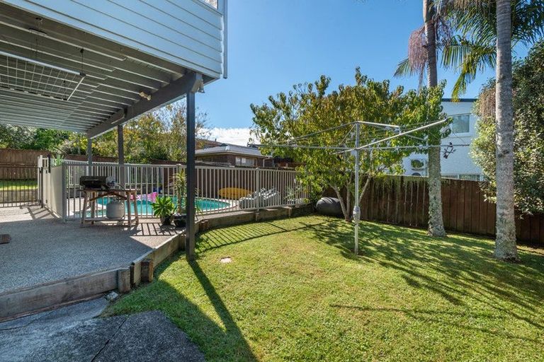 Photo of property in 26 Holdaway Avenue, Northcote, Auckland, 0627