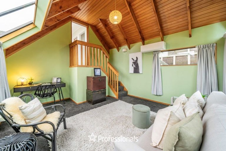 Photo of property in 6 Cassis Place, Crofton Downs, Wellington, 6035