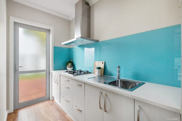 Photo of property in 436 East Coast Road, Windsor Park, Auckland, 0630