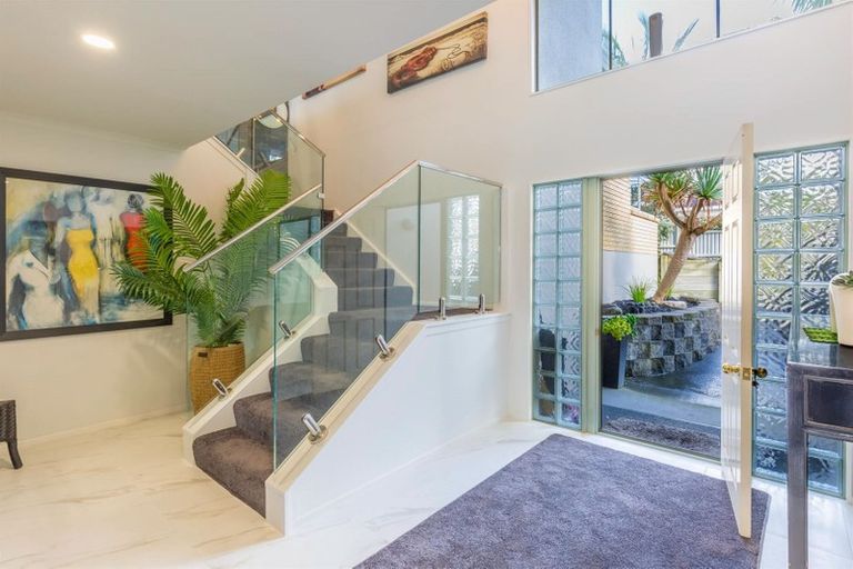 Photo of property in 6 Hogarth Rise, West Harbour, Auckland, 0618