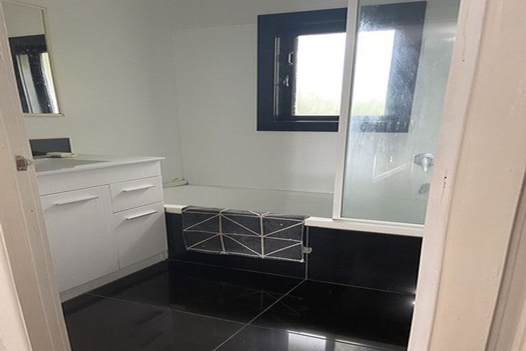 Photo of property in 1/16 Pooks Road, Ranui, Auckland, 0612