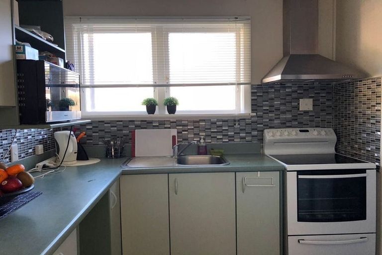 Photo of property in 2/5 Hinemoa Street, Waiwhetu, Lower Hutt, 5010