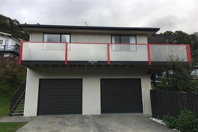 Photo of property in 43 Durham Street, Picton, 7220