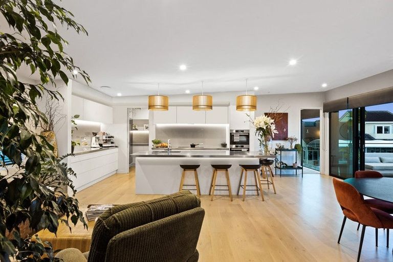 Photo of property in 3a William Bayes Place, Red Beach, 0932