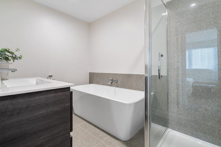 Photo of property in 34 Metoriti Crescent, Karaka, 2124