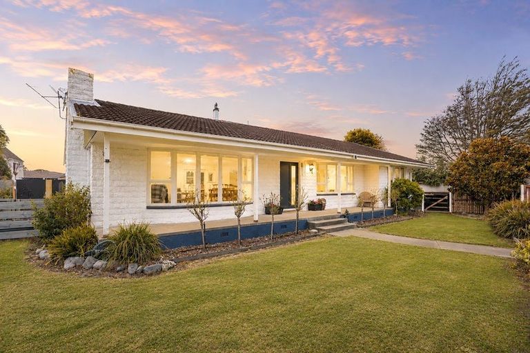 Photo of property in 8 Gibbs Drive, Woodend, 7610