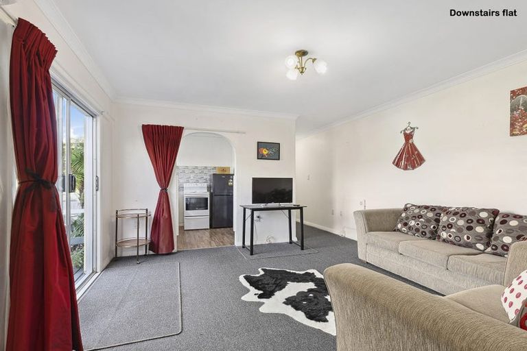 Photo of property in 15a Romney Square, Tawa, Wellington, 5028