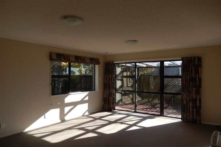 Photo of property in 6a Ropiha Street, Fitzroy, New Plymouth, 4312