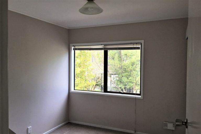 Photo of property in 43 Deverell Place, Northcross, Auckland, 0632