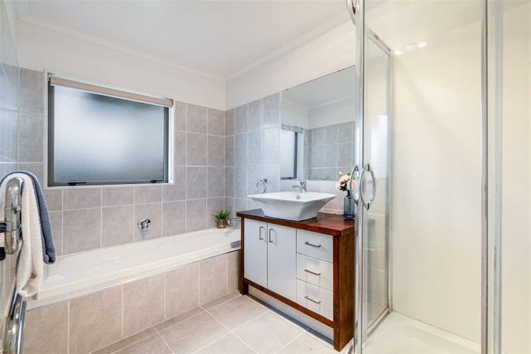 Photo of property in 29 Sapperton Drive, Henderson, Auckland, 0612