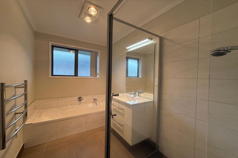 Photo of property in 12 Maxwell Road, Pukekohe, 2120