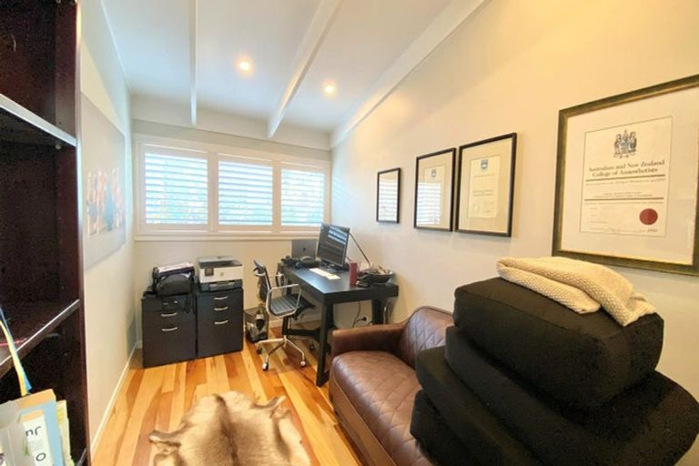 Photo of property in 33 Lynbrooke Avenue, Blockhouse Bay, Auckland, 0600