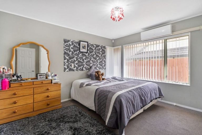 Photo of property in 2/27 Wai Iti Place, Clendon Park, Auckland, 2103