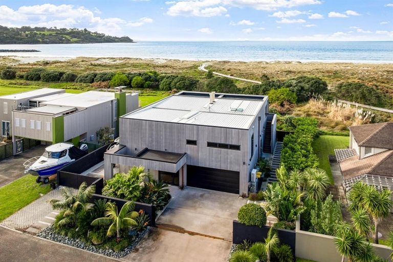 Photo of property in 8 Lagoon Way, Omaha, 0986