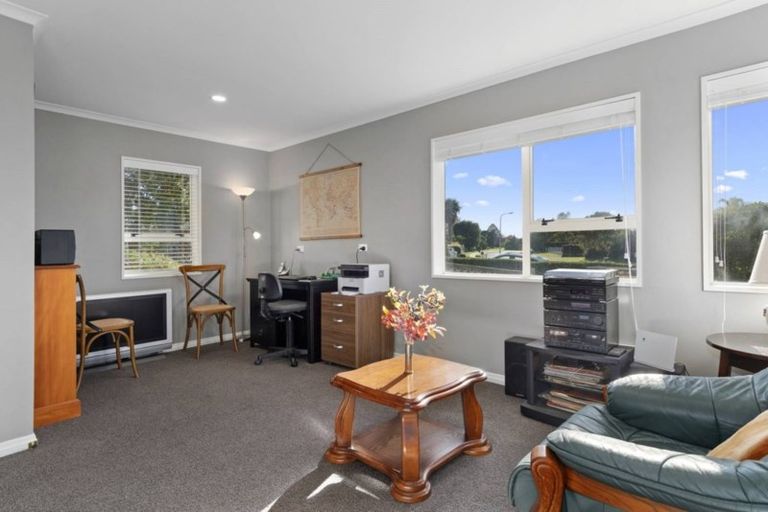 Photo of property in 23 Links View Drive, Omokoroa, 3114