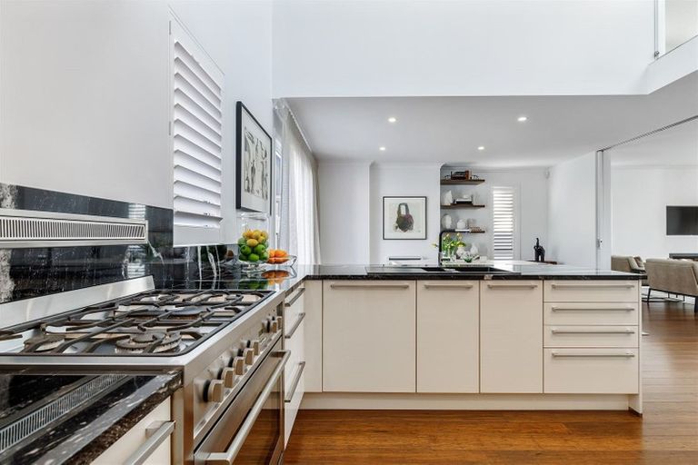 Photo of property in 111a Saint Andrews Square, Strowan, Christchurch, 8052