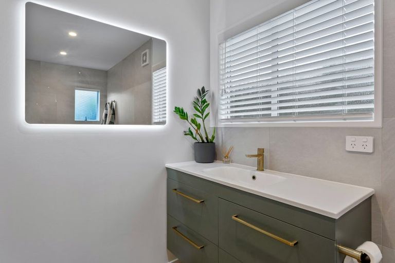 Photo of property in 3/16 Gatman Street, Birkdale, Auckland, 0626