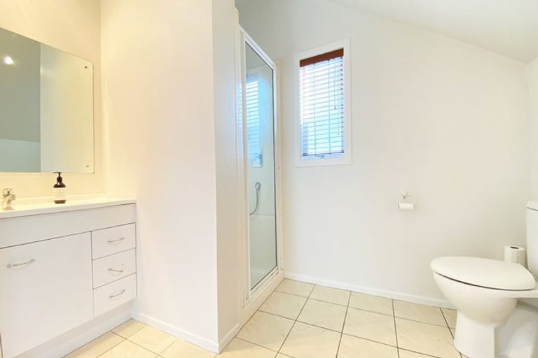 Photo of property in 2 Brassey Road, Birkenhead, Auckland, 0626