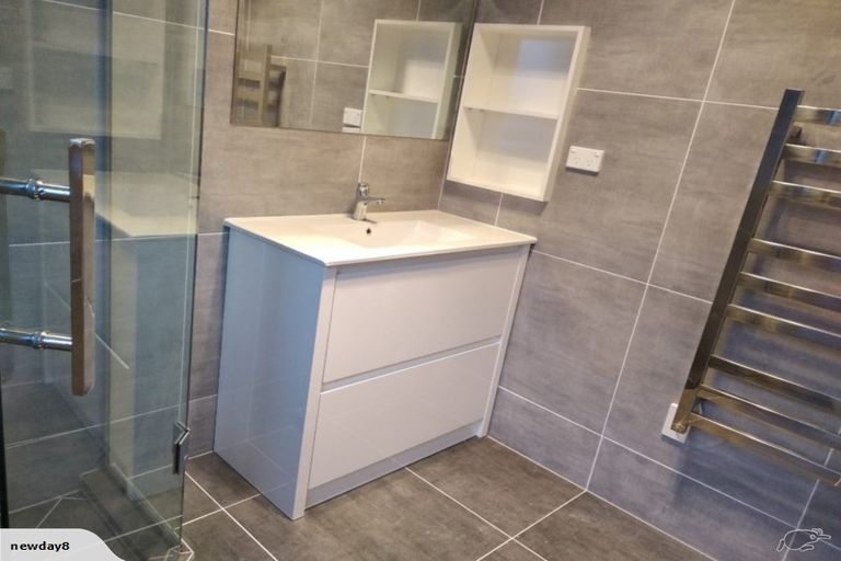 Photo of property in 24 Pitlochry Place, Highland Park, Auckland, 2010