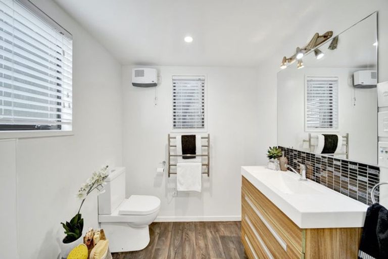 Photo of property in 1/8 Hobday Lane, Mount Pleasant, Christchurch, 8081