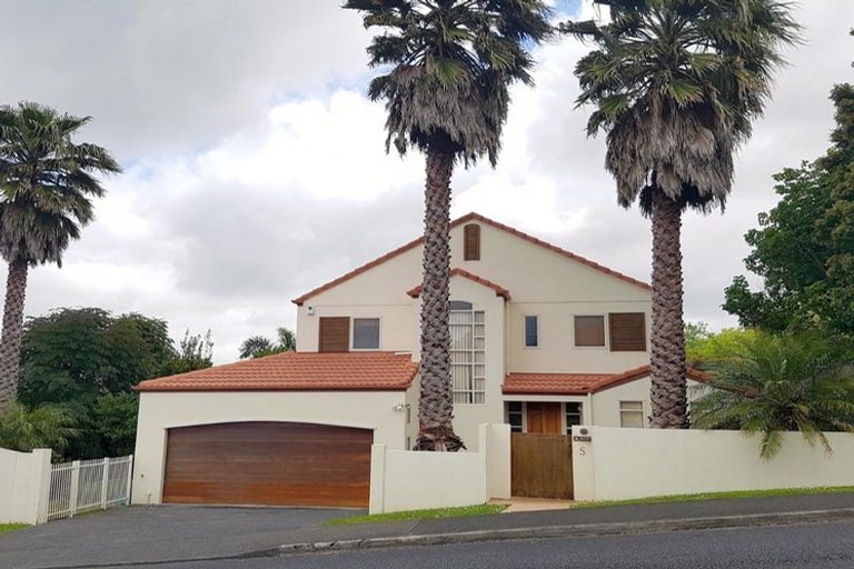 Photo of property in 2/5 Kenmure Avenue, Forrest Hill, Auckland, 0620