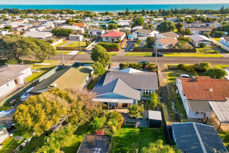 Photo of property in 92 Cornfoot Street, Castlecliff, Whanganui, 4501