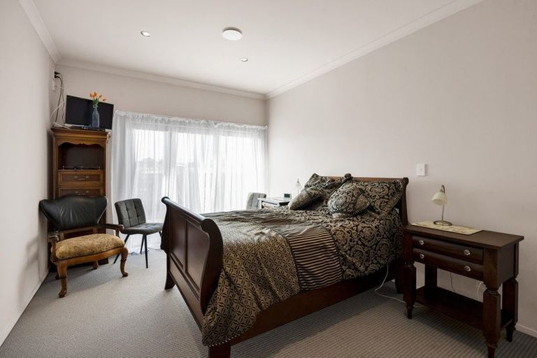 Photo of property in 630 South Road, Omata, New Plymouth, 4374