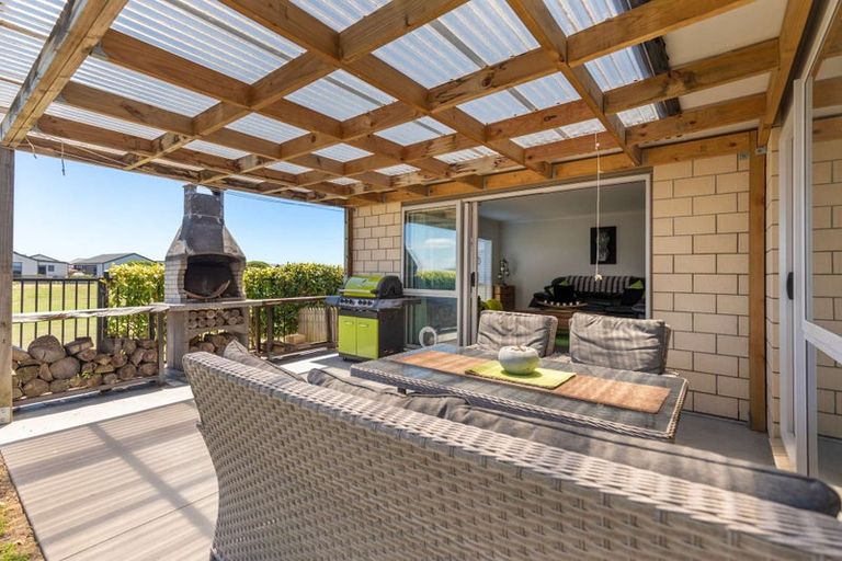 Photo of property in 14 Fuller Street, Papamoa Beach, Papamoa, 3118