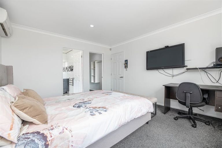 Photo of property in 76 San Valentino Drive, Henderson, Auckland, 0612