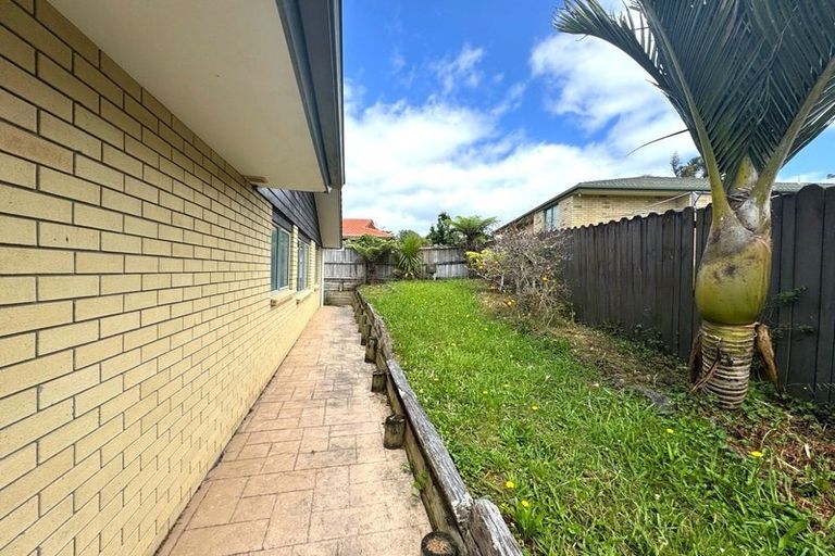 Photo of property in 114 Buscomb Avenue, Henderson, Auckland, 0610