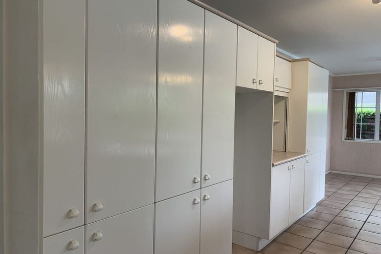 Photo of property in 1 Holly Way, Sunnyhills, Auckland, 2010