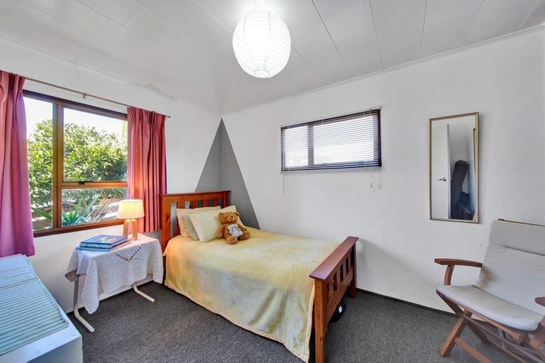 Photo of property in 7 Warren Place, Frankleigh Park, New Plymouth, 4310