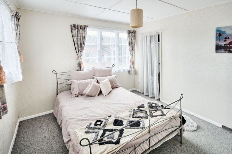 Photo of property in 68 Churton Crescent, Taita, Lower Hutt, 5011