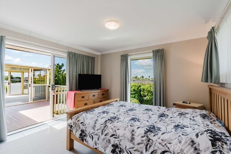 Photo of property in 82 Rototuna Road, Rototuna, Hamilton, 3210