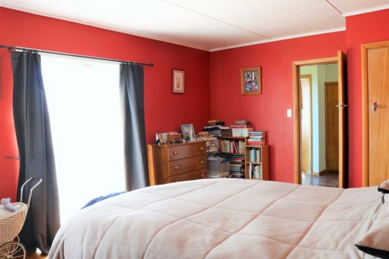 Photo of property in 90 Tiro Tiro Road, Levin, 5510