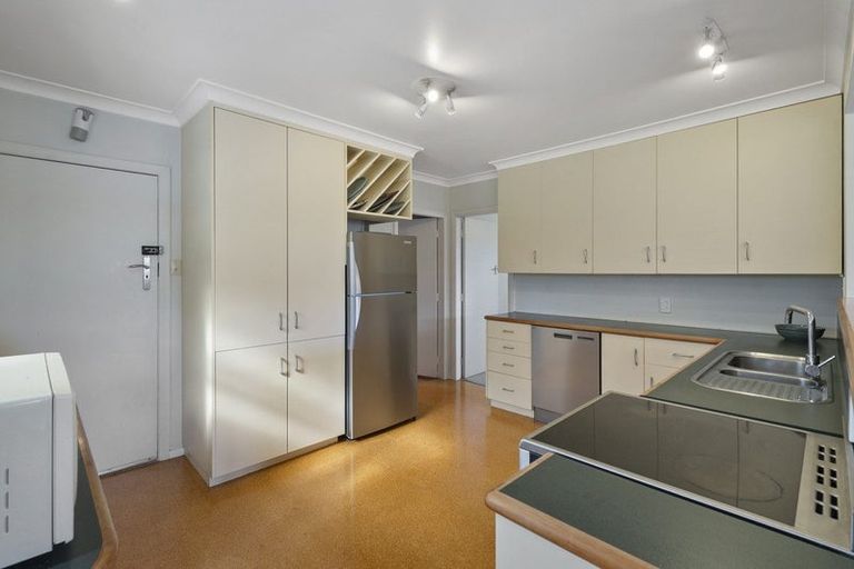 Photo of property in 9 Athlone Place, Hokowhitu, Palmerston North, 4410