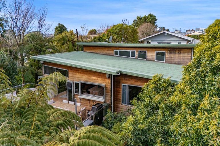 Photo of property in 12 Leatham Avenue, Strandon, New Plymouth, 4312