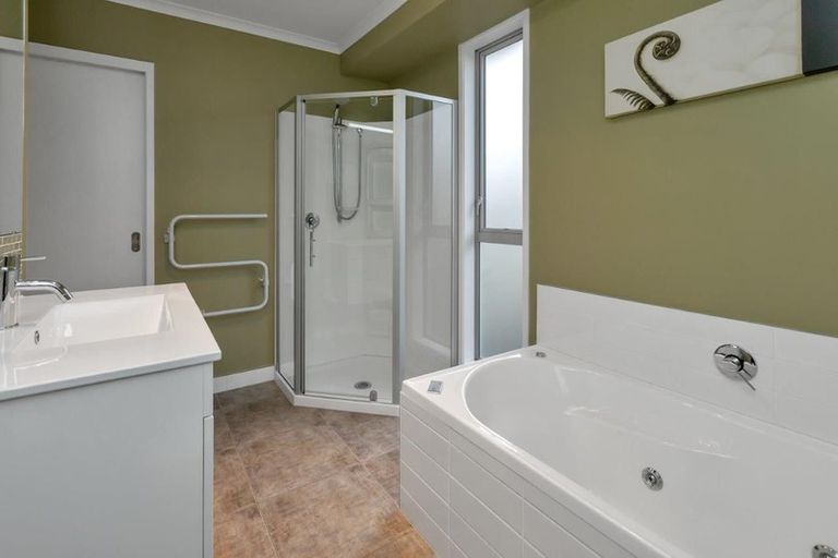 Photo of property in 110 Barbados Way, One Tree Point, 0118