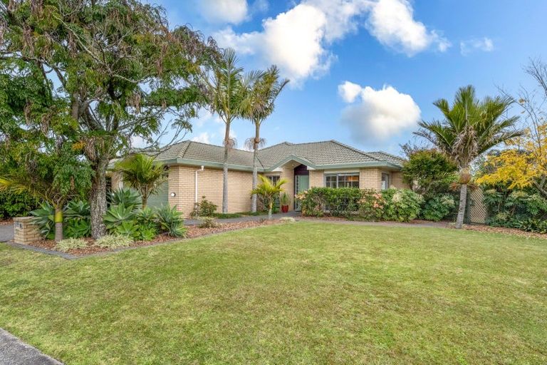 Photo of property in 18 Matterhorn Crescent, Northpark, Auckland, 2013